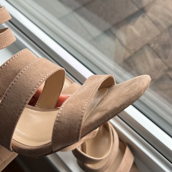 Heels - Picture 4 of 4